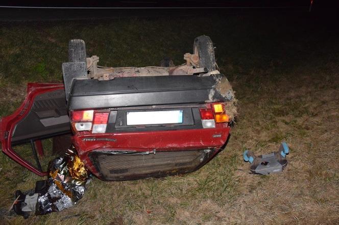 GROŹNE dachowanie na autostradzie A4! Nastolatka przetransportowana do szpitala