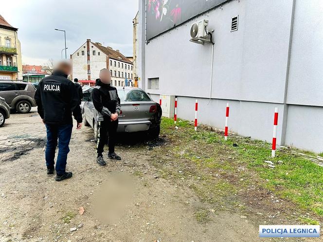 „Coś go naszło” i spalił 10 samochodów