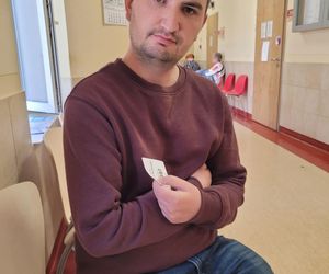 Lekarze zdiagnozowali u pana Przemysława rzadkie mutacje genetyczne. „Toczę nierówną walkę”