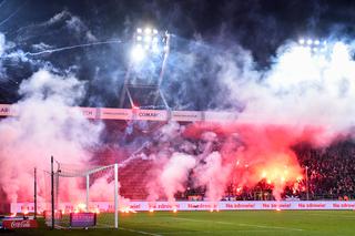 SKANDALICZNY wpis kibiców Cracovii. Grożą policjantowi ŚMIERCIĄ