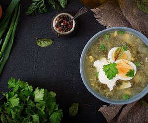 Zupa szczawiowa jak u babci – kwaśna, kremowa i absolutnie palce lizać!