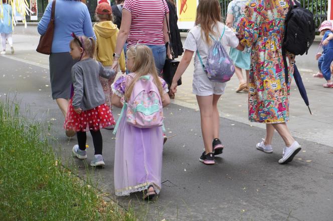 Deszcz nie był im straszny! Bajkowy Korowód przeszedł ulicami Lublina. Zobacz zdjęcia!