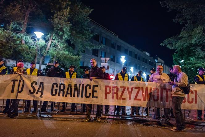 Protest pod sejmem przeciwko zmianom w sądownictwie