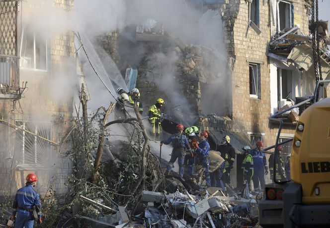 Do 23 wzrosła liczba ofiar śmiertelnych rakietowo-dronowego ataku Rosji na Kijów