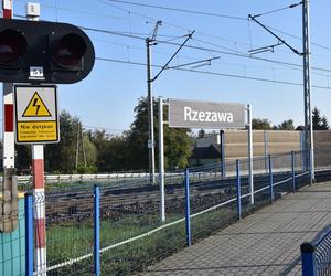 60-latek wjechał na przejazd kolejowy. Sygnalizator nadawał czerwone światło