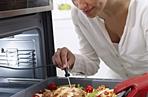 Piekarnik wyposażony w sondę mierzącą temperaturę pieczeni