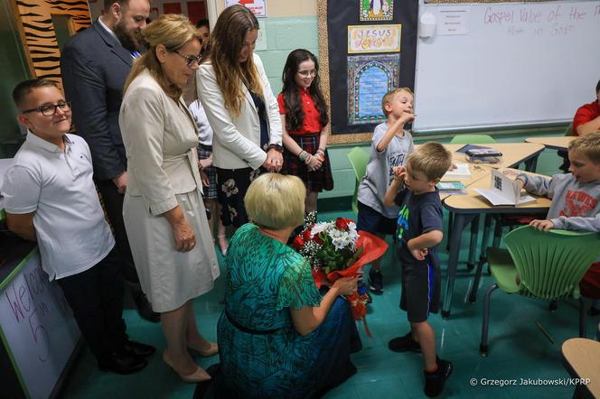  Agata Duda wśród dzieci