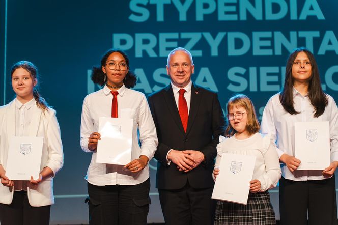 Blisko 700 najzdolniejszych siedleckich uczniów z nagrodami za dokonania w nauce!