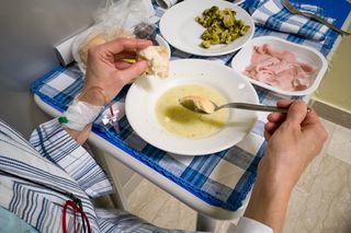 W polskim szpitalu jak w restauracji. Pacjenci wybiorą dania na śniadanie, obiad i kolację