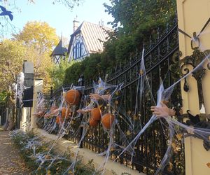 Willa na Jaśkowej Dolinie w Gdańsku znów straszy! Tegoroczny motyw Halloween budzi niepokój