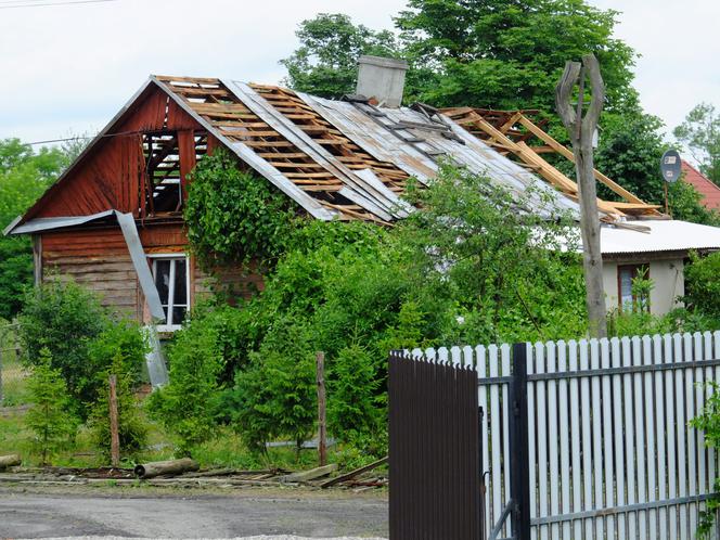 Przez gminę Wilków przeszła potężna nawałnica. Kilkadziesiąt budynków jest zniszczonych