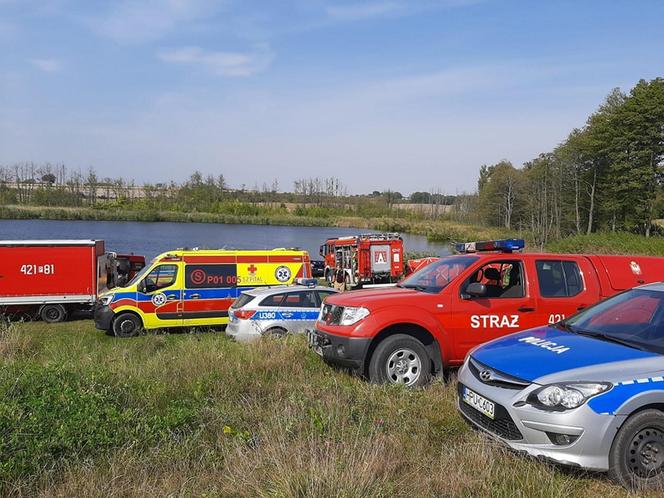 Śmiertelny wypadek pod Gnieznem. 42-latek wjechał autem do jeziora Kocim