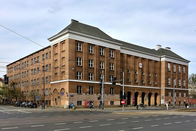 Mieszkańcy Woli nie zobaczą za oknami słońca? Radni protestują!