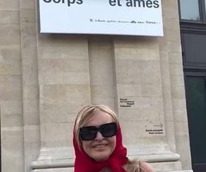 Monika Olejnik pręży biust w wydekoltowanej sukni. Co za sylwetka!