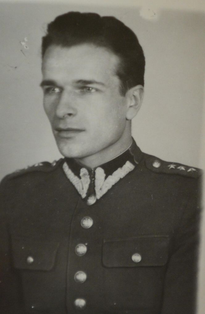 Generał Czesław Kiszczak ma skromny grób