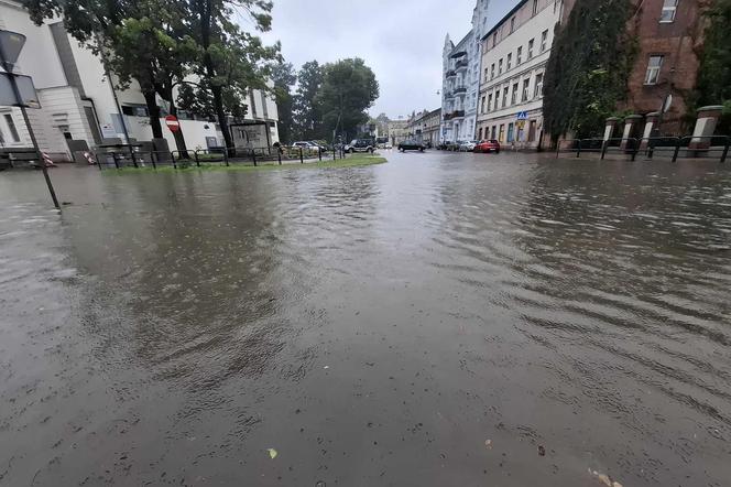 Kalisz/Ostrów. Intensywne opady deszczu. Strażacy otrzymują kolejne zgłoszenia