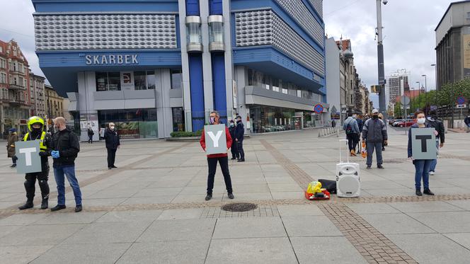 Protest przeciwko wyborom korespondencyjnym w Katowicach 
