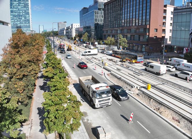 Wielki powrót tramwajów na Marszałkowską. Pojadą po zielonym dywanie