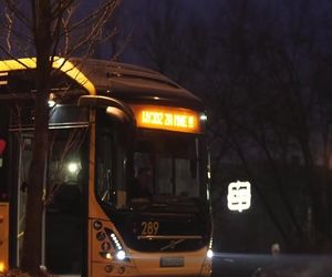 Piękne oświadczyny kierowcy PKM Gliwice. Wstrzymał ruch, poruszył serce ukochanej