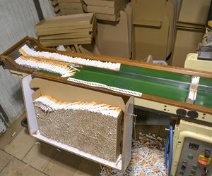 Nielegalna fabryka papierosów zlikwidowana! Milion papierosów w kartonach po pizzy