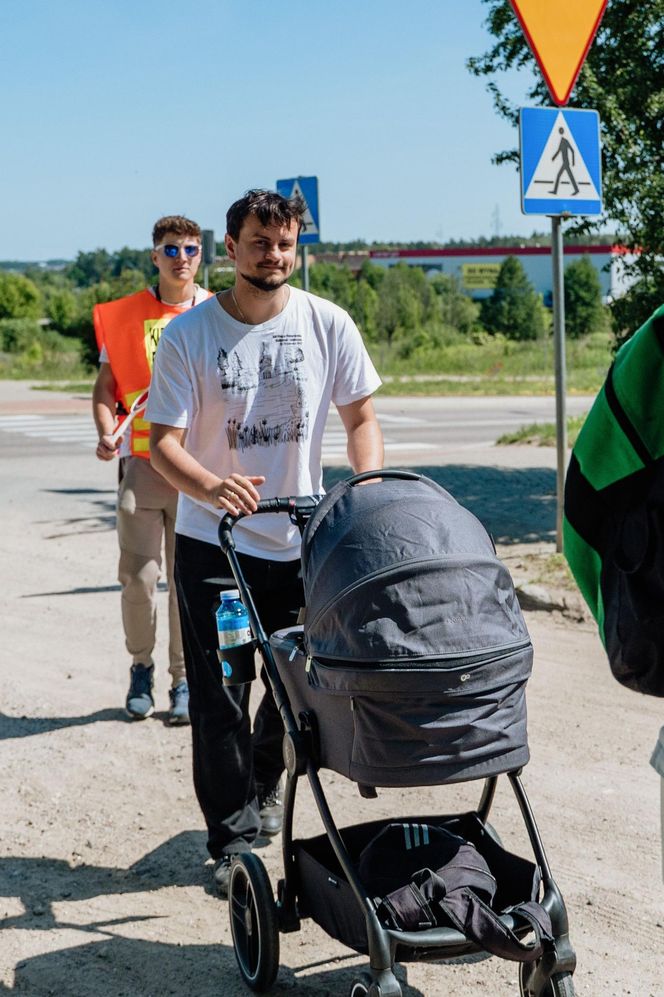 Pątnicy zmierzają „Prawosławnej Częstochowy” w małej wsi w woj. lubelskim