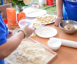 W konkursie na najlepsze pierogi w powiecie Siedleckim w 2025 roku zwyciężył męski zespół KGW „Sami Swoi” z Kotunia! 