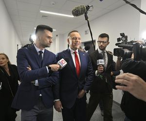 Karol Nawrocki przyjechał do TVP. Symboliczny gest i mocne wsparcie z zaplecza