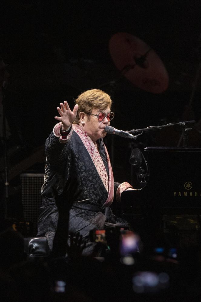 Elton John w szpitalu! "Upadł w swojej rezydencji"