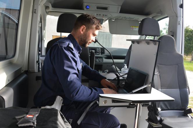 Volkswagen Crafter jako policyjny Ambulans Pogotowia Ruchu Drogowego