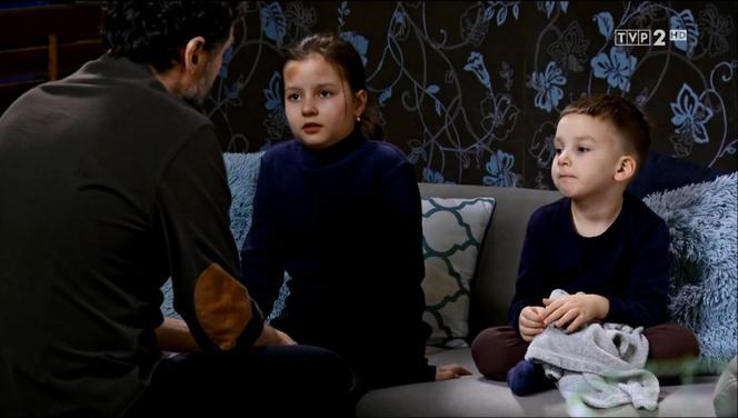Barwy szczęścia, odc. 2090. Walawski (Piotr Jankowski), Ewunia (Gabriela Ziembicka), Miłoszek (Jakub Kwinta)