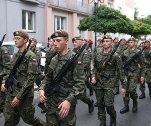 Przysięga wojskowa w Sosnowcu. Żołnierze przedefilowali przez miasto