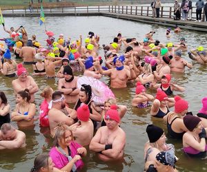 Mazowieckie Morsy otworzyły sezon morsowania 2025/2026 nad zalewem w Siedlcach