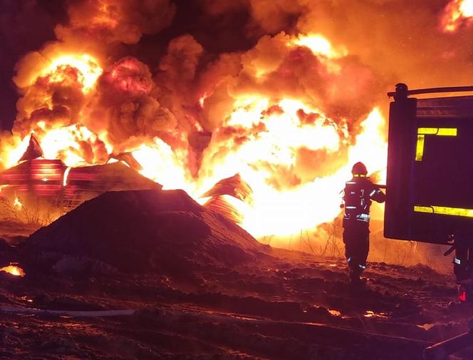 Pożar w Wieszowie. Z ogniem walczyło kilka jednostek OSP