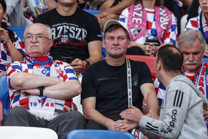 Górnik Zabrze - Termalica Nieciecza. Niesamowita atmosfera na Arenie Zabrze! Kibice Górnika dopingują swoją drużynę