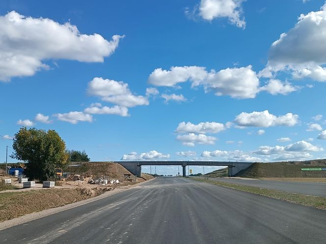 Niedaleko Białegostoku nowa droga pnie się w górę! To kolejny odcinek S19 na Podlasiu