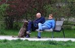Ilona Łepkowska z mężem i psem na spacerze w Sopocie