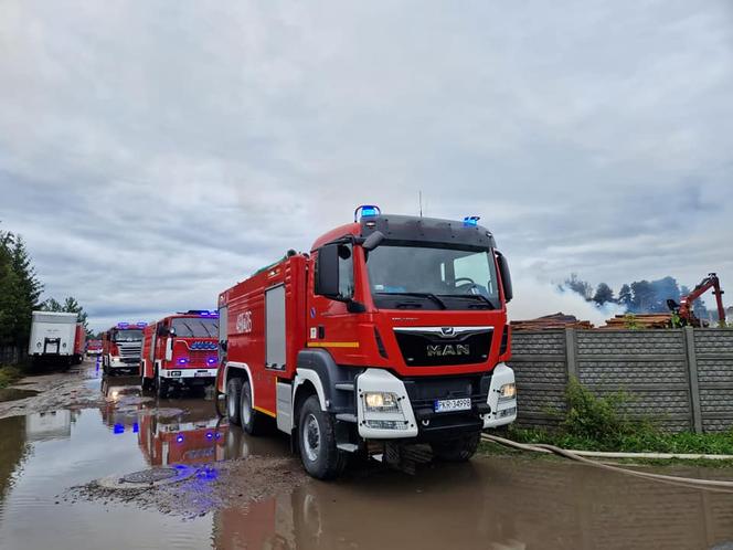 Pożar składowiska palet w Miliczu