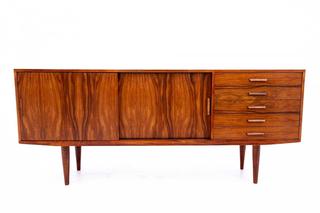 Komoda typu sideboard