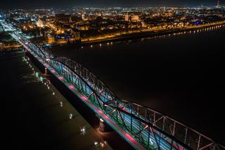 Nowy stary most im. Piłsudskiego w Toruniu. Nocna sceneria zachwyca