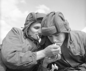 QUIZ PRL. Od Lenino do „fali”: Sprawdź, czy przetrwałbyś w wojsku PRL. Tylko dla orłów!