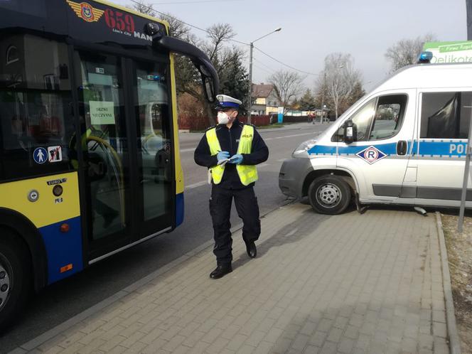 Tarnowscy policjanci kontrolują miejskie autobusy. Nie chodzi o sprawdzanie biletów! 