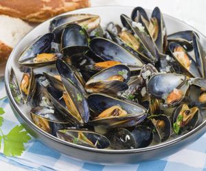 Mule w sosie winnym: klasyczny przepis