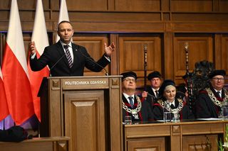 Prezydent Karol Nawrocki zadeklarował w Gdańsku, że priorytetem jest dla niego rozwój polskich technologii obronnych XXI wieku. Zapowiedział utworzenie Departamentu Technologii Przełomowych w Biurze Bezpieczeństwa Narodowego.