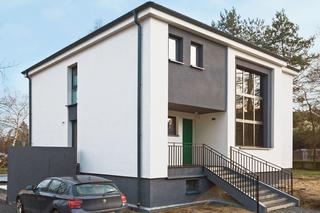 Nowoczesny dom ze starej kostki z czasów PRL