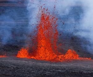 Wulkan Mauna Loa na Hawajach wybuchł po 40-stu latach. Jest największy na świecie! [ZDJĘCIA]
