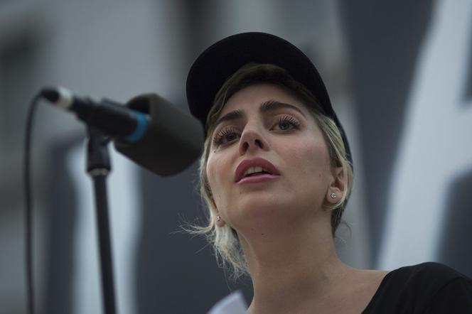 Lady Gaga płacze