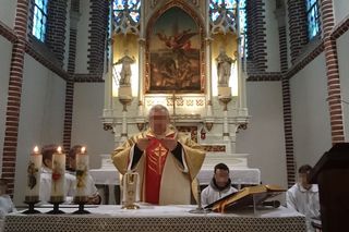 Ks. Marian leżał bez życia w kościele. Miał do wiernych jedną prośbę. Musieliśmy to uszanować