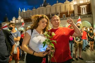 Manifestacja Białorusinów na rynku w Krakowie. Precz z Łukaszenką!