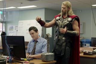 Zobacz, co Thor robi w życiu codziennym! Śmieszny paradokument od Marvela! 