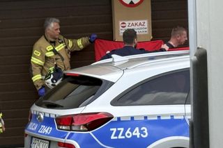 Tragedia w Ząbkach. Ciało kobiety leżało na chodniku. Na miejscu policja